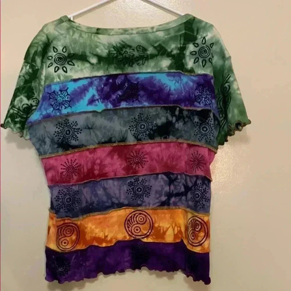 Multicolored  NWOT Graphic Short Sleeve T-Shirt w Stretch, asymmetrical hemline - Picture 4 of 5